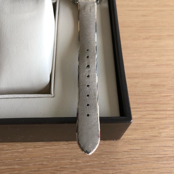 Authentic Burberry Leather Watch w Box, Swiss Made - Picture 4 of 7